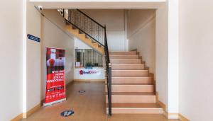 RedDoorz @ Golden Skye Hotel Guagua