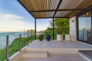Villa Utamaro Gerupuk, Private Villa For 6-11 Pax