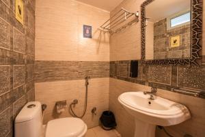 Hotel Laxman Jhula Regency