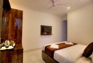 Ark of Avalon - FREE Airport Drop