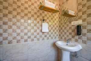 Hotel Laxman Jhula Regency