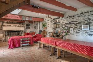 Maisons de vacances Charmante maison dans un ecrin de verdure a Rochefort en Terre : photos des chambres