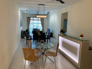 Tebrau City Residence,Warm Suite by Antlerzone