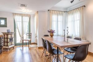 Athenian Villa Beneath the Acropolis