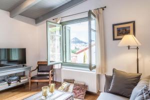 Athenian Villa Beneath the Acropolis