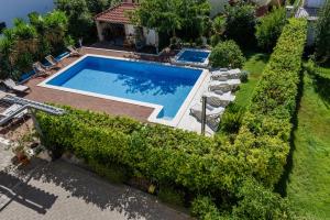 Family friendly apartments with a swimming pool Trogir - 16509