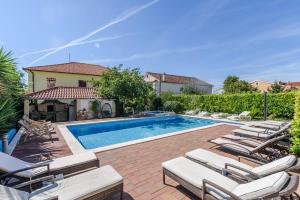 Family friendly apartments with a swimming pool Trogir - 16509