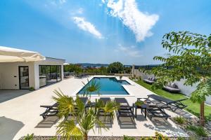 Villa Marisa with 51sqm pool, 5 bedrooms, gym