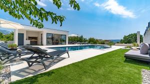 Villa Marisa with 51sqm pool, 5 bedrooms, gym