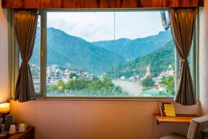 Hotel Laxman Jhula Regency