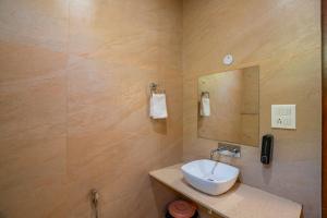 Hotel Laxman Jhula Regency