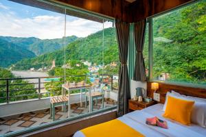 Hotel Laxman Jhula Regency