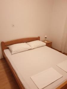 One-Bedroom Apartment with Terrace and Sea View room in Apartments and rooms with parking space Metajna Pag - 4120