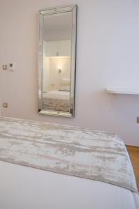 Family-friendly apartments with swimming pool Novalja, Pag - 14275