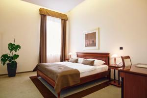 Luxury Double Room with Balcony and Sea View room in Hotel Villa Eugenia