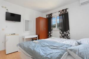 Apartments with parking space Tucepi, Makarska - 2676