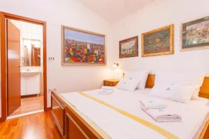 Apartments and rooms with WiFi Makarska - 11063