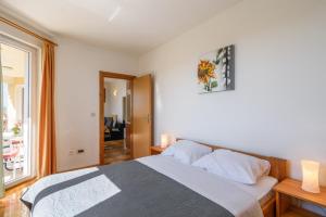 Family-friendly apartments with swimming pool Trogir - 16509