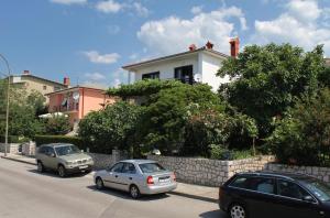 Apartments with parking space Novi Vinodolski - 2421