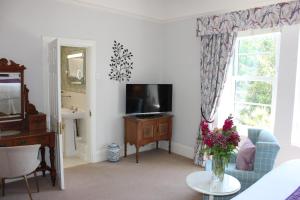 Superior King Room room in Trafalgar House