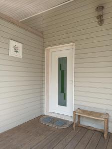 Sejours chez l'habitant Suite parentale dans maison en bois calme - frigo, vue jardin : photos des chambres