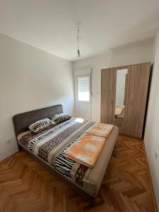 Lovely 1-bedroom apartment with 2-patios and parking