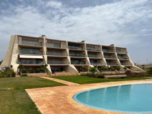 Gorgeous apartment with pools and golf court view