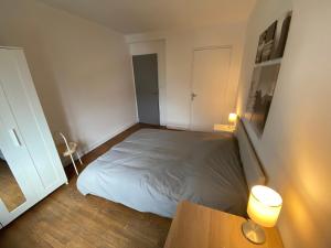 Appartements Fabuleux T3 de 85 m2, situe au calme avec grand parking gratuit prive ,Fibre wifi : photos des chambres