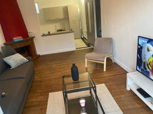 Appartements Fabuleux T3 de 85 m2, situe au calme avec grand parking gratuit prive ,Fibre wifi : photos des chambres