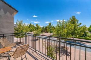 The Latitude Adjustment Spacious Getaway with Hot Tub Community Pool Golf Courses and close to Zion