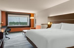 Holiday Inn Express & Suites Sanford - Lake Mary by IHG