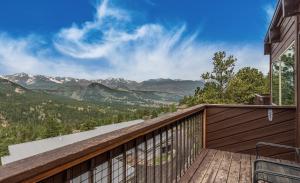 Trails End Vacation Home at Windcliff home