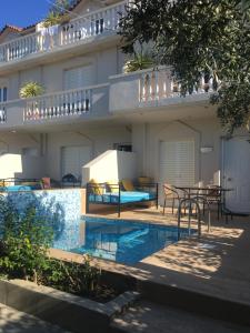 Three Graces Holiday Houses Complex