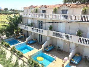 Three Graces Holiday Houses Complex