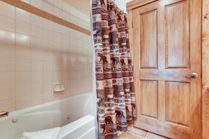 Beautiful 2 Bedroom Mountain Condo In River Run Village With Hot Tub Access And Walking Distance To The Gondola