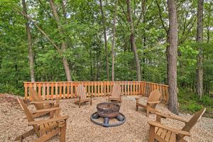Dtwn Bull Shoals Condo: 1 Mi to Lake Access!