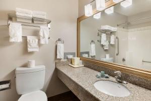 Queen Room with Spa Bath room in Best Western Indian Oak