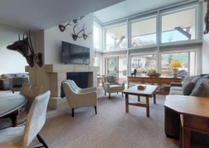 4 Bedroom Condo In Lionshead At Boutique Resort Within Walking Distance To The Eagle Bahn Gondola