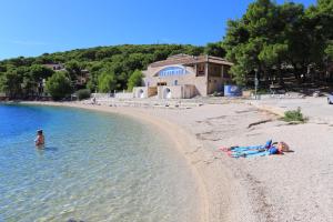 Apartments by the sea Rogoznica - 3196