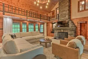 Hilltop Lackawaxen Gem with River View and Fire Pit - Damascus