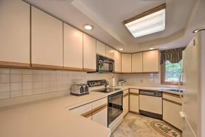 Mountain-View Campton Retreat about 3 Mi to Ski Slopes