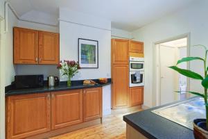 Cosy 1-Bed Escape with Free Parking - At Hem