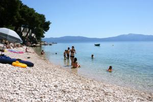 Apartments by the sea Zaostrog, Makarska - 6799