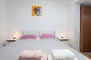 Apartments by the sea Podgora, Makarska - 11469