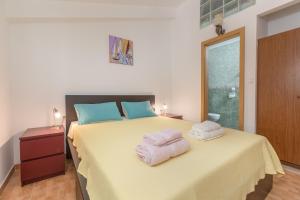 Apartments by the sea Podgora, Makarska - 11469