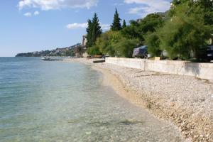 Apartments by the sea Brist, Makarska - 12991 