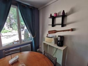 Ty Too, dans les bois, face mer