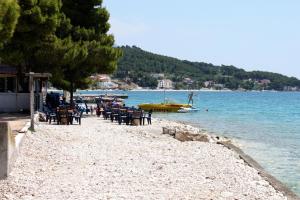 Apartments by the sea Zaostrog, Makarska - 2663 