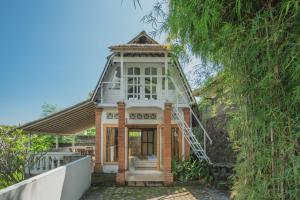 Villa Dinding Batu