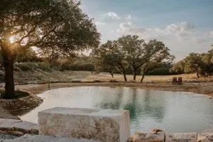 Hummingbird Haus - Hill country views on 20 acres with firepit - Spring Branch